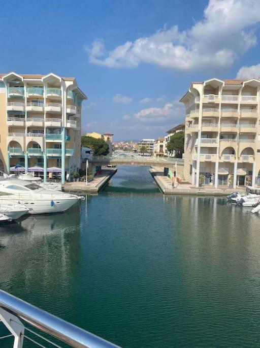Appt 2 Pieces Port Frejus - Mega Terrasse + Garage Appartement Buitenkant foto