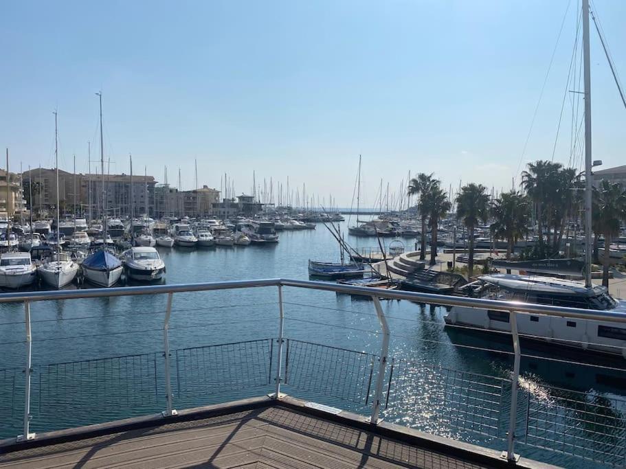 Appt 2 Pieces Port Frejus - Mega Terrasse + Garage Appartement Buitenkant foto