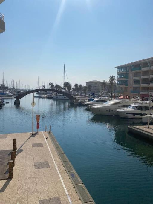 Appt 2 Pieces Port Frejus - Mega Terrasse + Garage Appartement Buitenkant foto